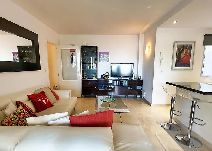 Two Bedroom On The Second Line Of The In Marbella. דירה *
