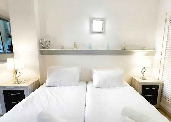 Two Bedroom On The Second Line Of The In Marbella. מארבלה
