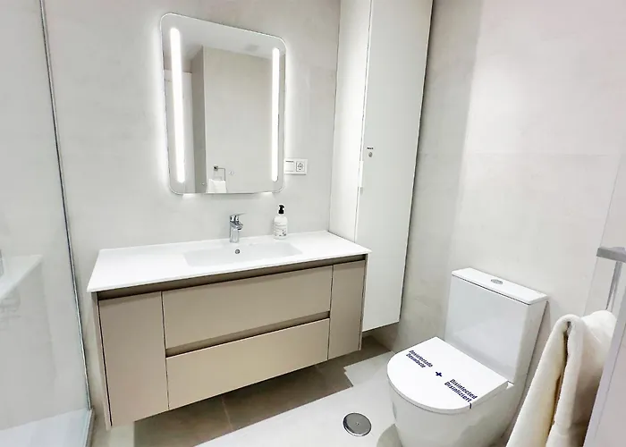 Two Bedroom On The Second Line Of The In Marbella. דירה מארבלה