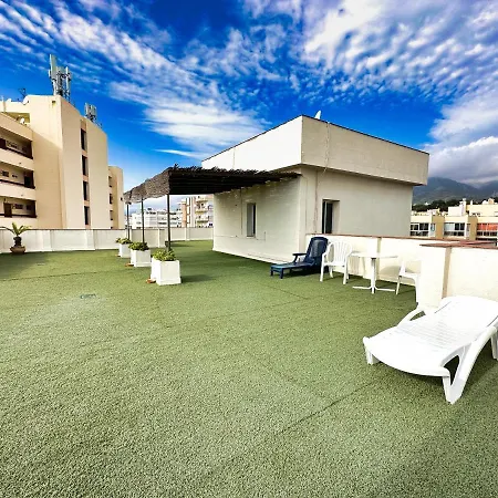 公寓 Two Bedroom On The Second Line Of The In Marbella.