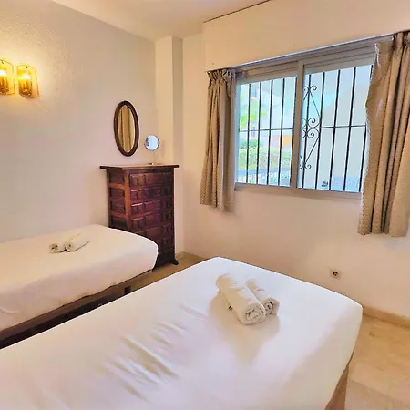 公寓 Two Bedroom On The Second Line Of The In Marbella.