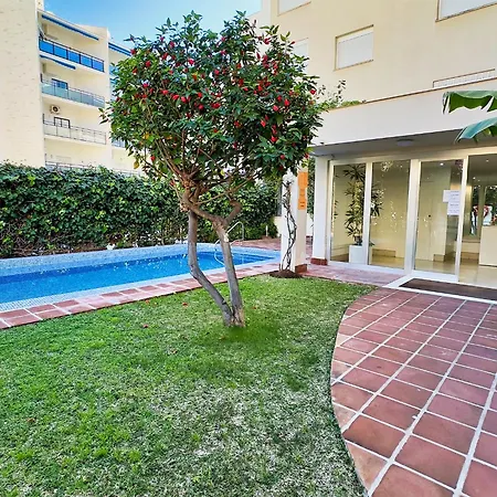 公寓 Two Bedroom On The Second Line Of The In Marbella. 马尔韦利亚