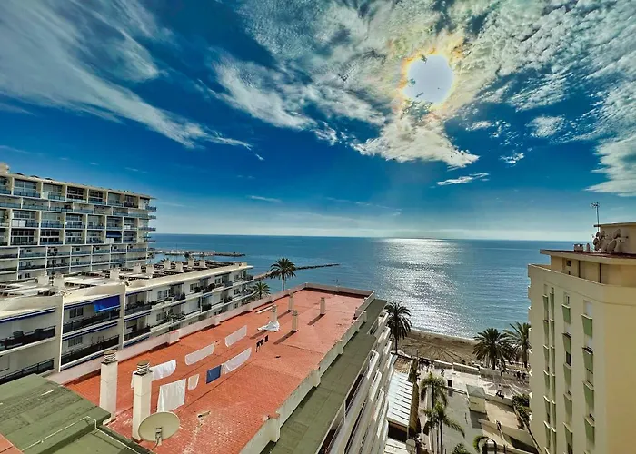 Two Bedroom On The Second Line Of The In Marbella. 马尔韦利亚