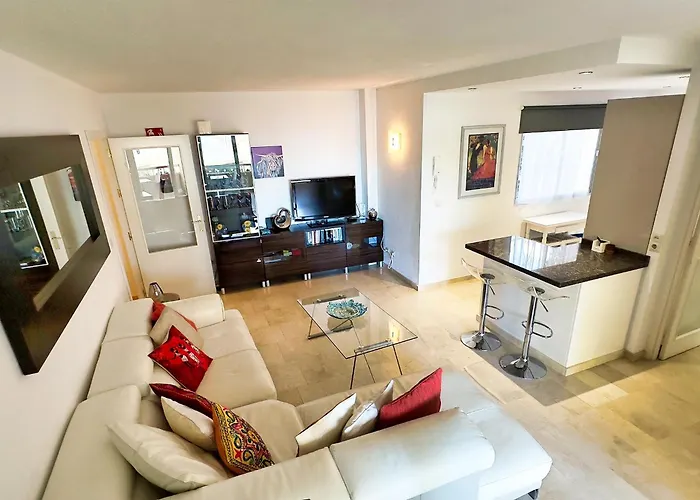 公寓 Two Bedroom On The Second Line Of The In Marbella. 马尔韦利亚