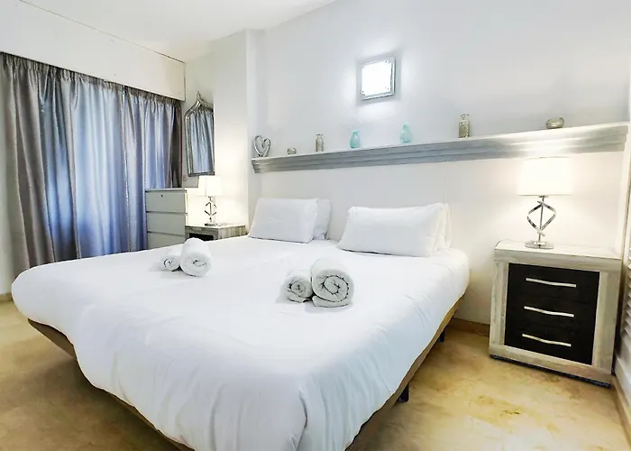 アパート Two Bedroom On The Second Line Of The In Marbella. マルベーリャ