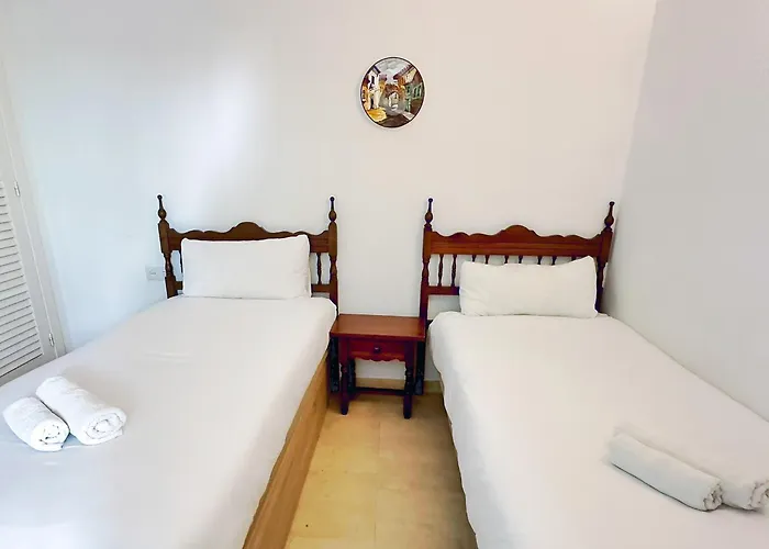 公寓 Two Bedroom On The Second Line Of The In Marbella.