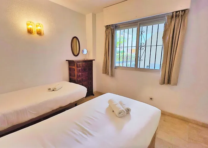 公寓 Two Bedroom On The Second Line Of The In Marbella.