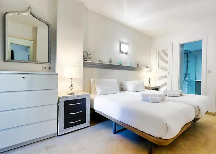 Two Bedroom On The Second Line Of The In Marbella. アパート マルベーリャ