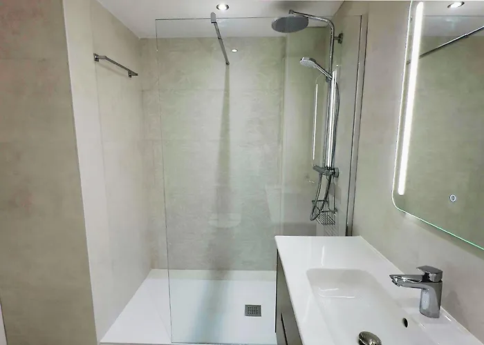 アパート Two Bedroom On The Second Line Of The In Marbella.