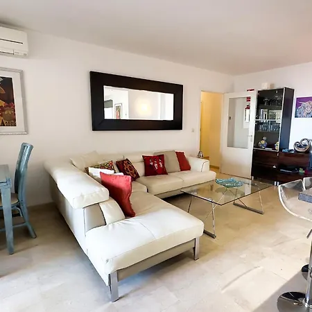 Two Bedroom On The Second Line Of The In Marbella. Apartament