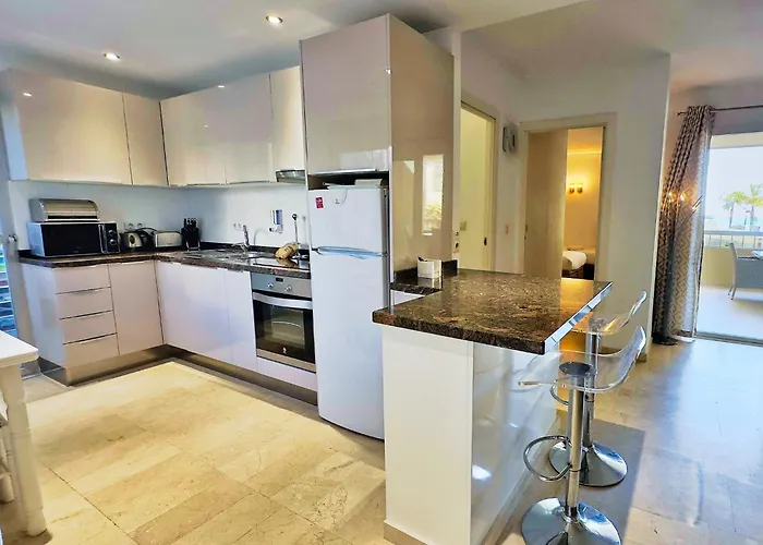 Two Bedroom On The Second Line Of The In Marbella. Apartament *