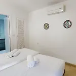Two Bedroom On The Second Line Of The In Marbella. Appartement