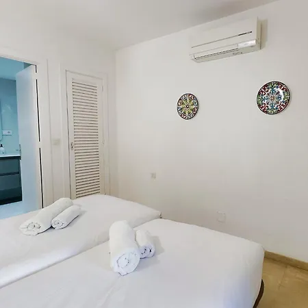 Two Bedroom On The Second Line Of The In Marbella. Апартаменти